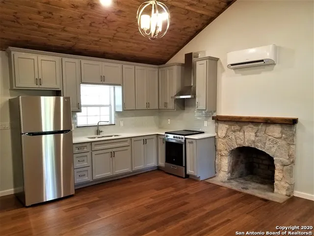 17803 HILLTOP DR Helotes, TX 78023