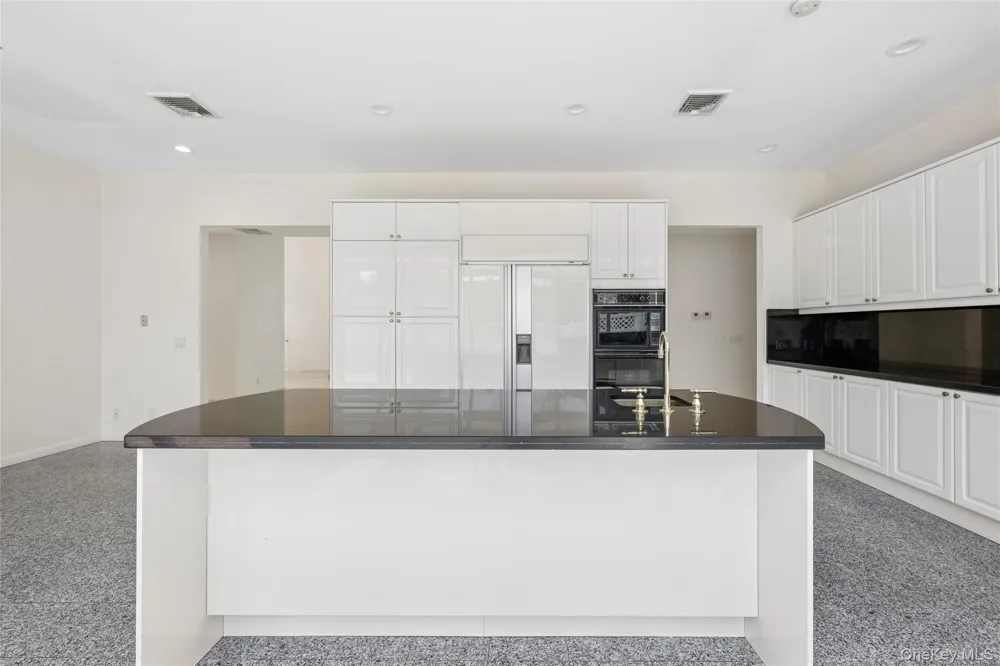 67 Parkway Drive Roslyn Heights, NY 11577