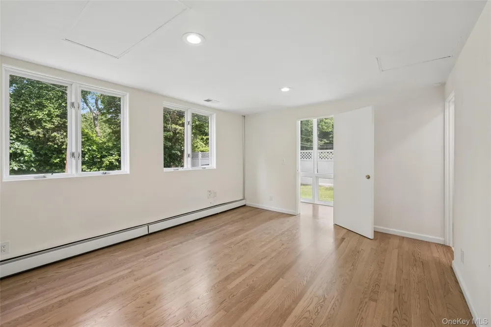 67 Parkway Drive Roslyn Heights, NY 11577