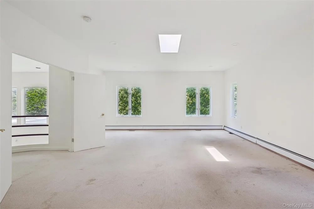 67 Parkway Drive Roslyn Heights, NY 11577