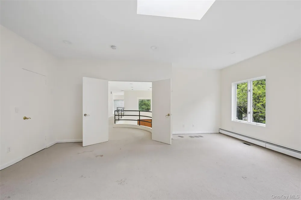 67 Parkway Drive Roslyn Heights, NY 11577