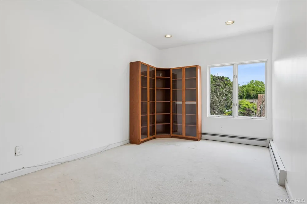 67 Parkway Drive Roslyn Heights, NY 11577