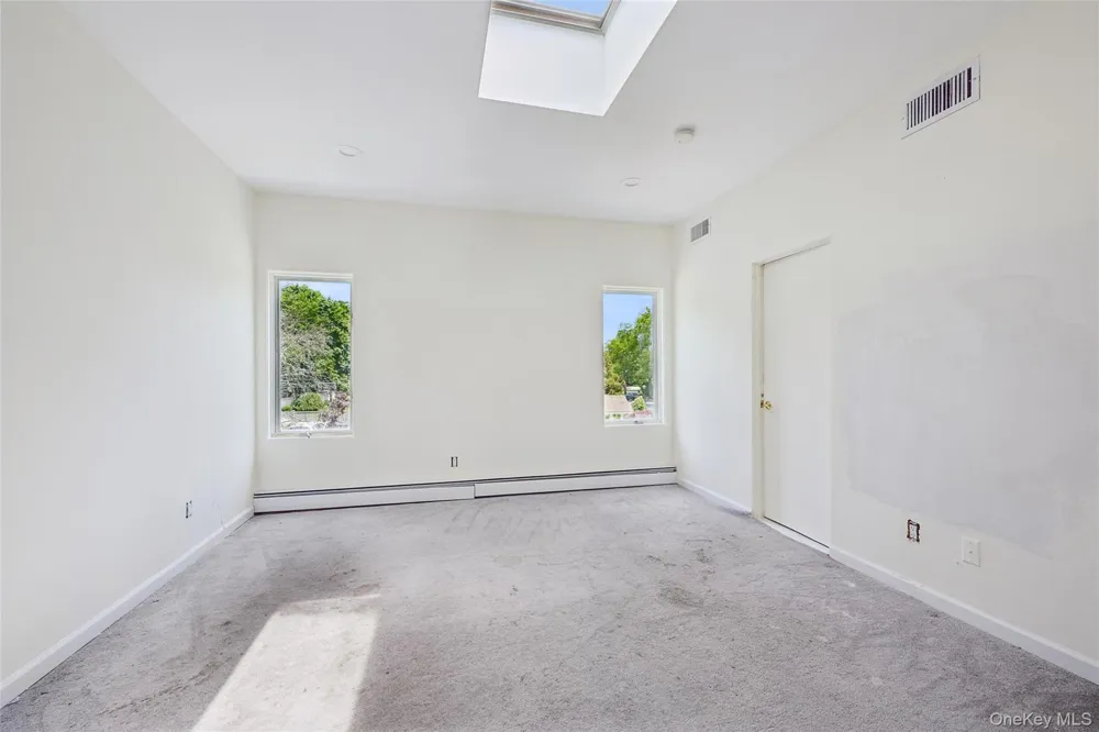 67 Parkway Drive Roslyn Heights, NY 11577