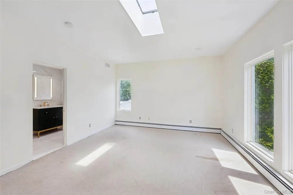 67 Parkway Drive Roslyn Heights, NY 11577