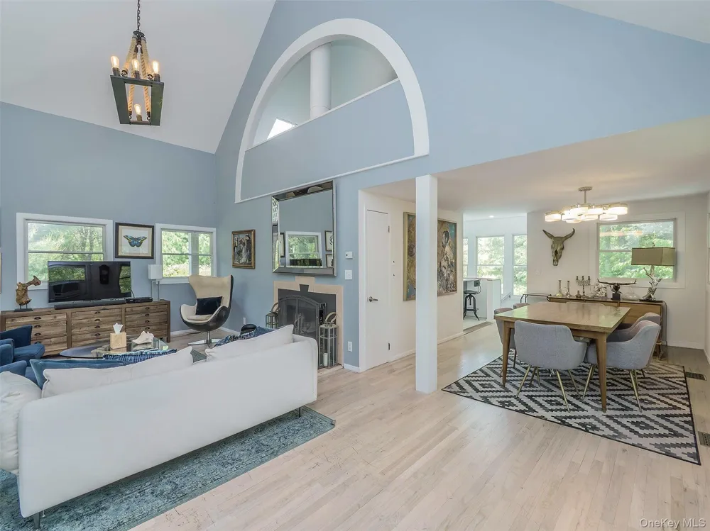 135 Old Meeting House Road Westhampton Beach, NY 11978