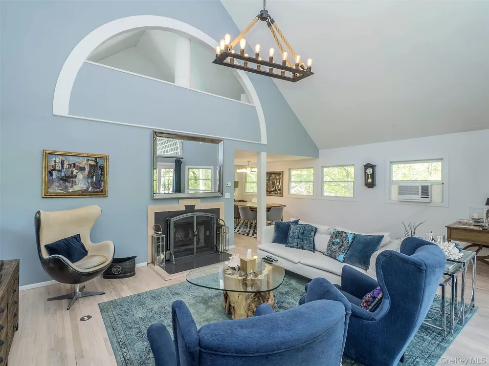 135 Old Meeting House Road Westhampton Beach, NY 11978