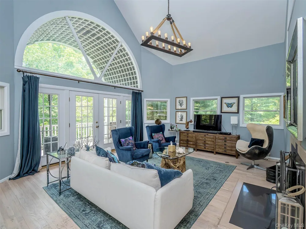 135 Old Meeting House Road Westhampton Beach, NY 11978