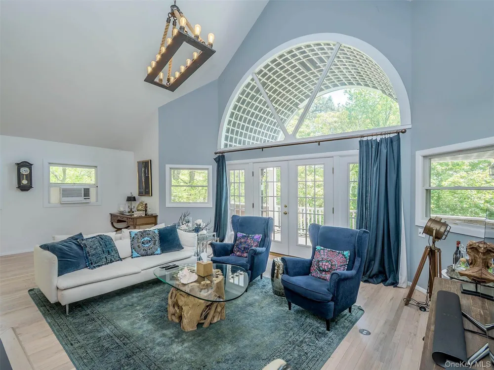 135 Old Meeting House Road Westhampton Beach, NY 11978
