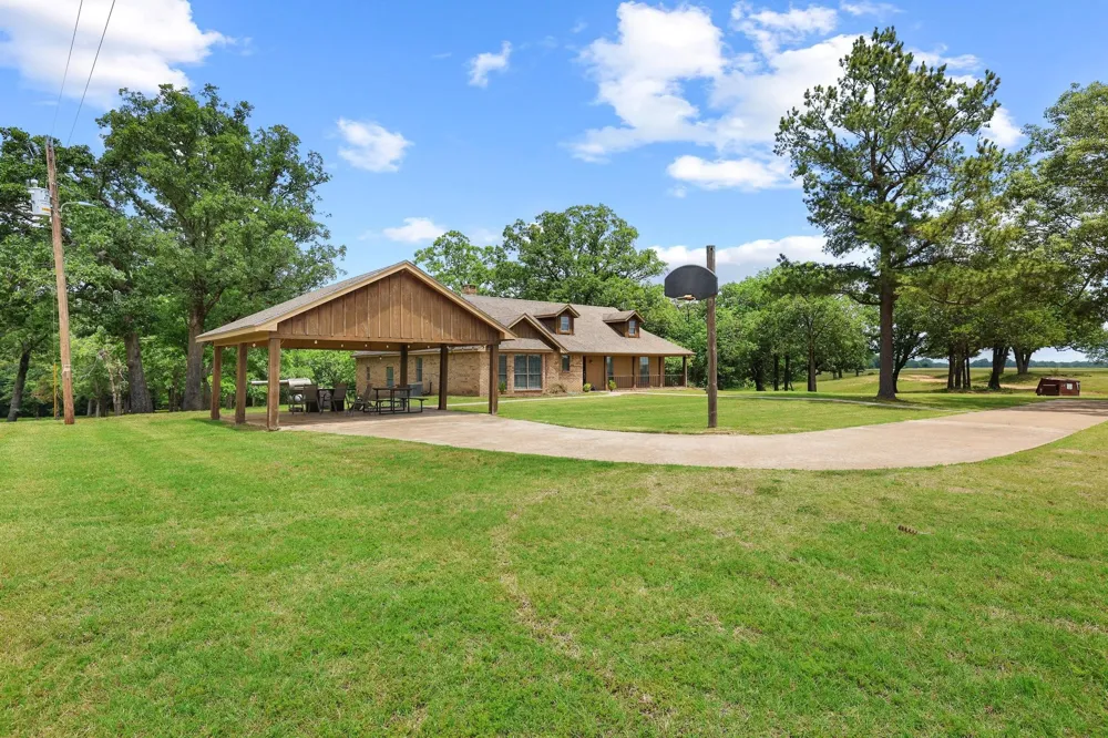 3893 Fm 906 E Powderly, TX 75473