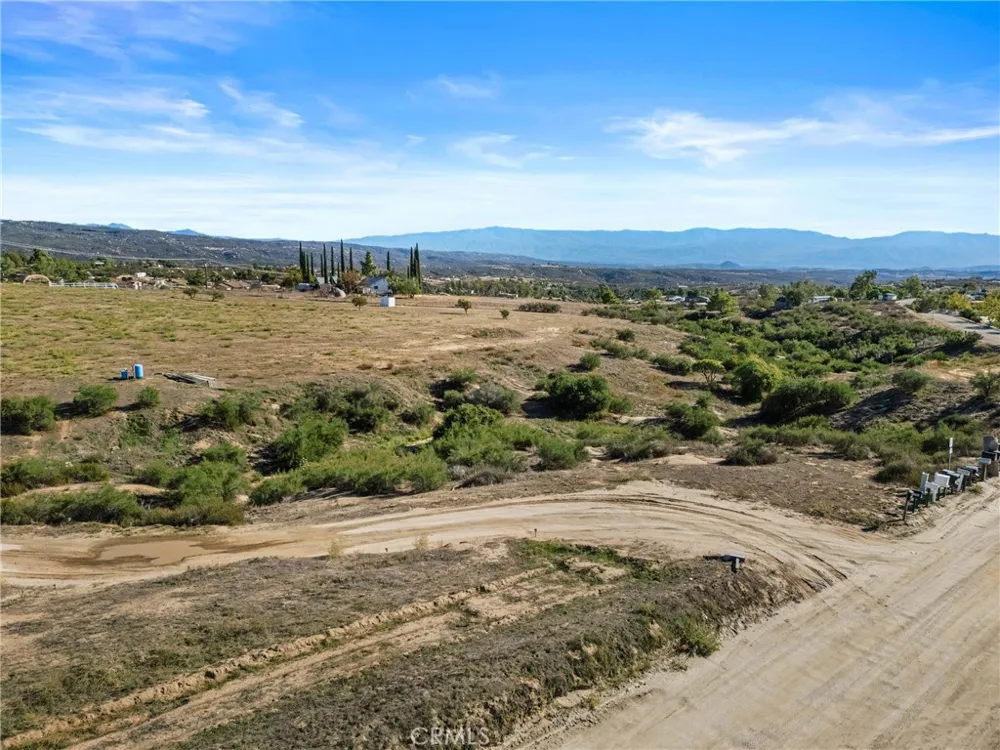 33945 Red Mountain Hemet, CA 92544