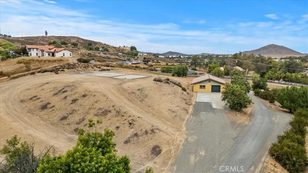 16420 Rocky Glen Road Lake Mathews, CA 92570