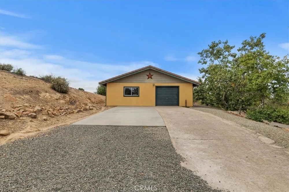 16420 Rocky Glen Road Lake Mathews, CA 92570