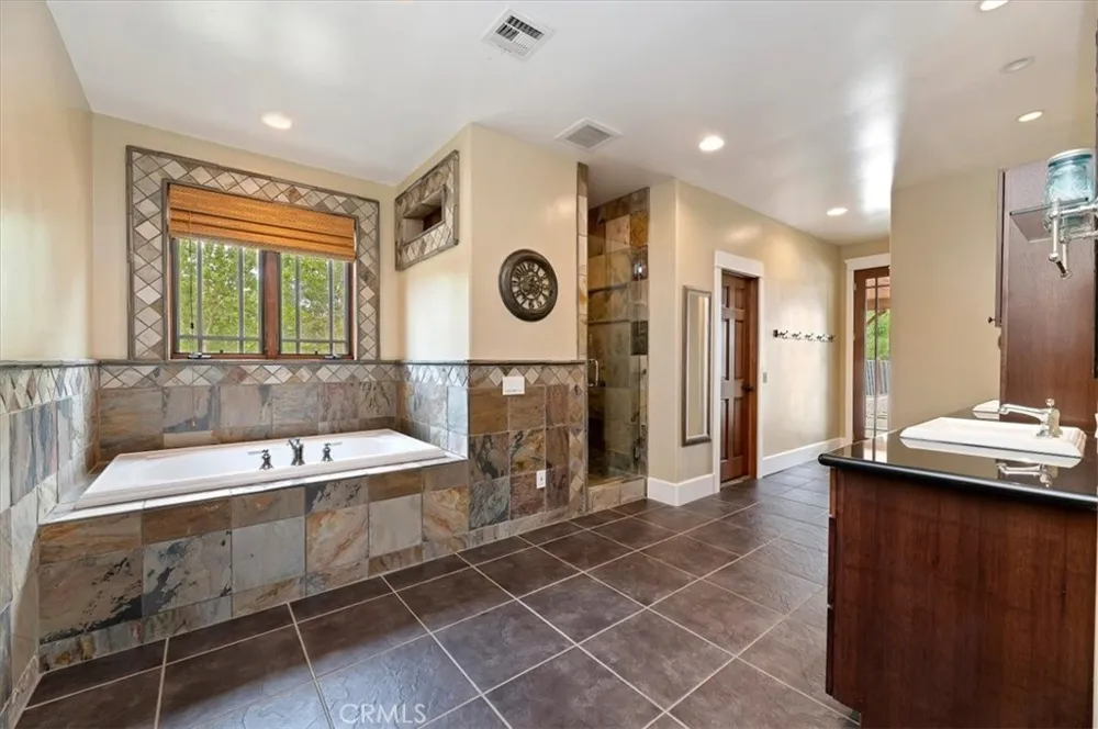 16420 Rocky Glen Road Lake Mathews, CA 92570
