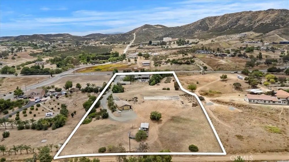 16420 Rocky Glen Road Lake Mathews, CA 92570