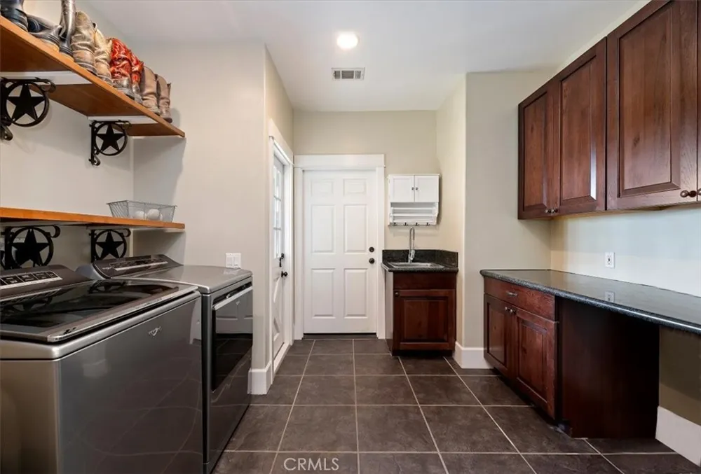 16420 Rocky Glen Road Lake Mathews, CA 92570