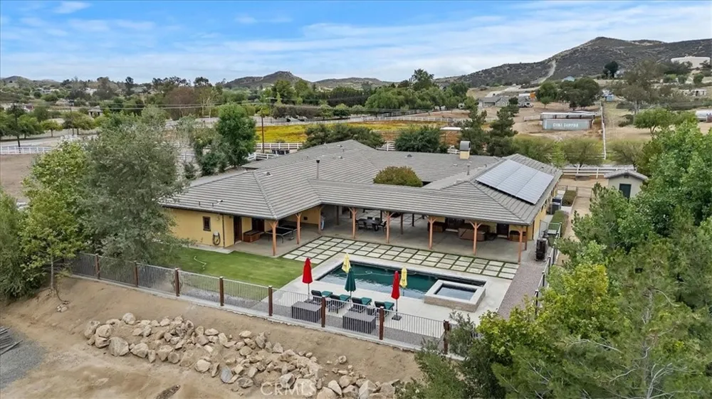 16420 Rocky Glen Road Lake Mathews, CA 92570