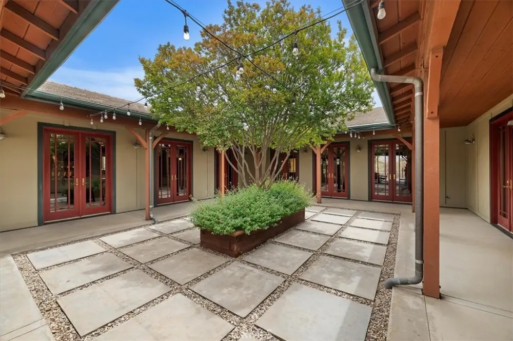 16420 Rocky Glen Road Lake Mathews, CA 92570