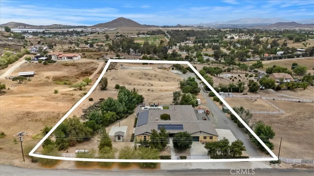 16420 Rocky Glen Road Lake Mathews, CA 92570