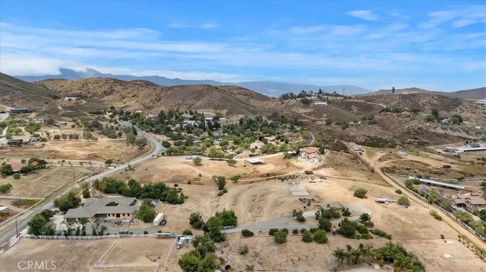 16420 Rocky Glen Road Lake Mathews, CA 92570
