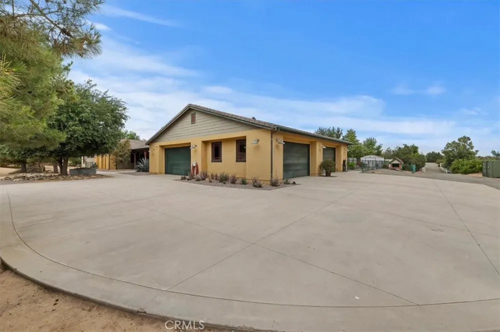 16420 Rocky Glen Road Lake Mathews, CA 92570