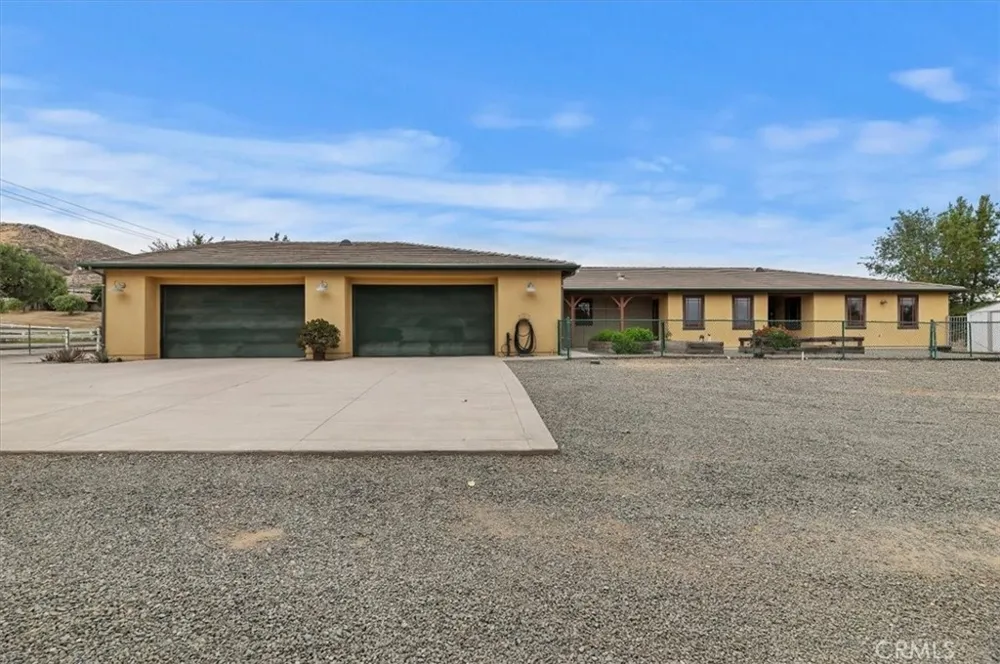 16420 Rocky Glen Road Lake Mathews, CA 92570