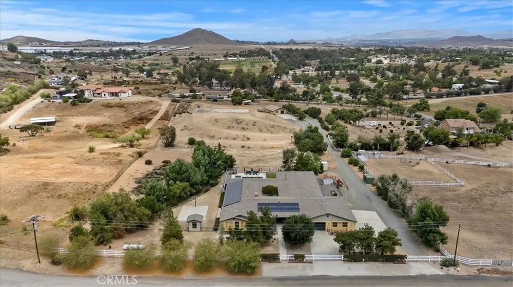 16420 Rocky Glen Road Lake Mathews, CA 92570