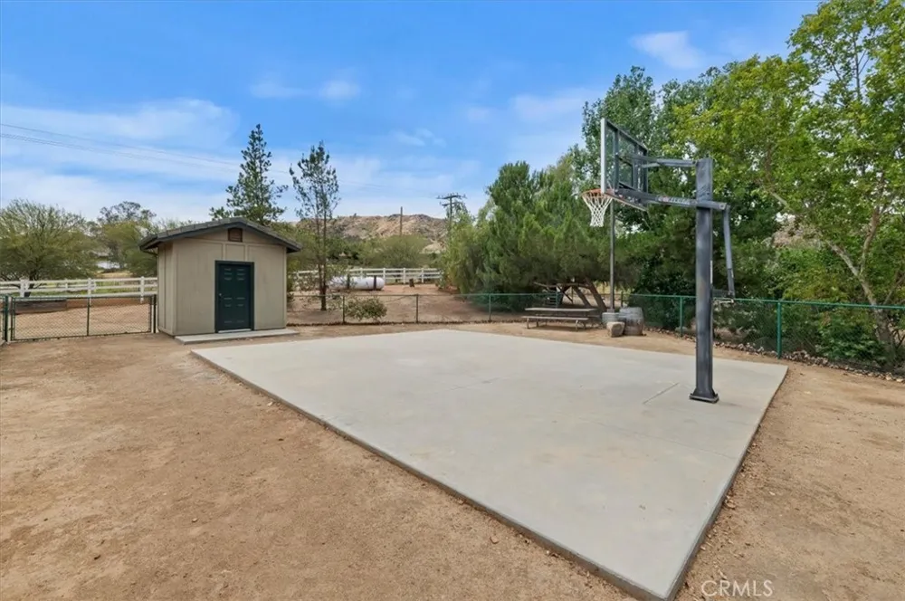 16420 Rocky Glen Road Lake Mathews, CA 92570