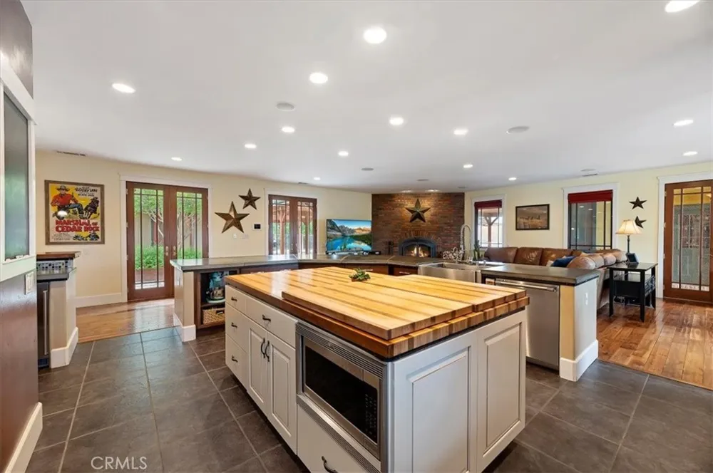 16420 Rocky Glen Road Lake Mathews, CA 92570
