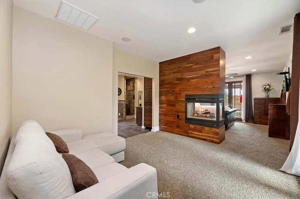 16420 Rocky Glen Road Lake Mathews, CA 92570