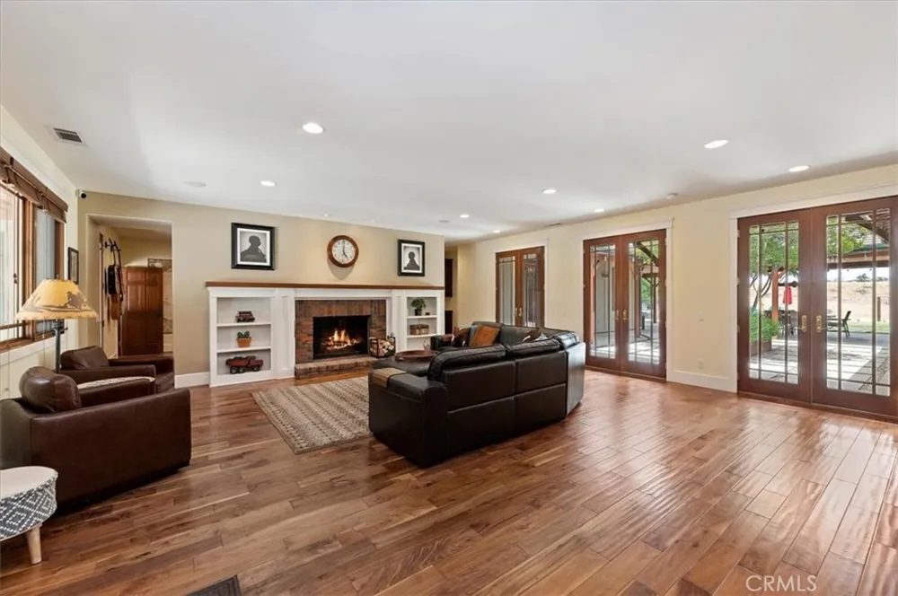 16420 Rocky Glen Road Lake Mathews, CA 92570