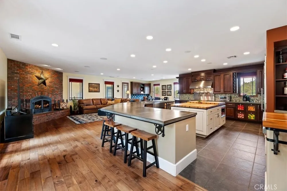 16420 Rocky Glen Road Lake Mathews, CA 92570
