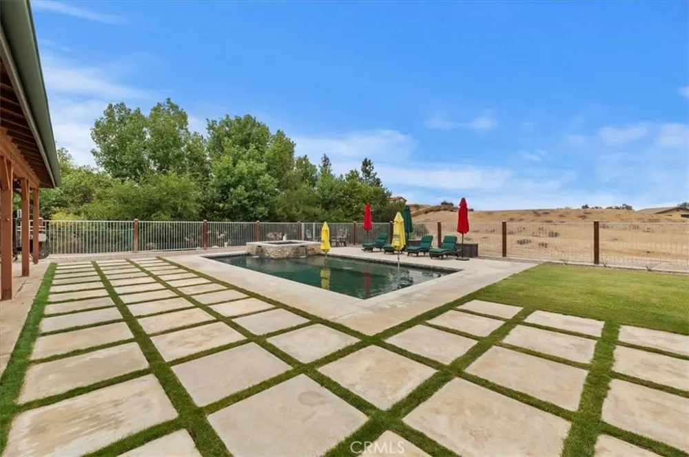 16420 Rocky Glen Road Lake Mathews, CA 92570