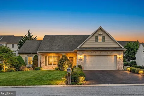 850 WATER EDGE CT