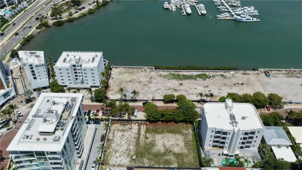 621 GOLDEN GATE POINT Sarasota, FL 34236