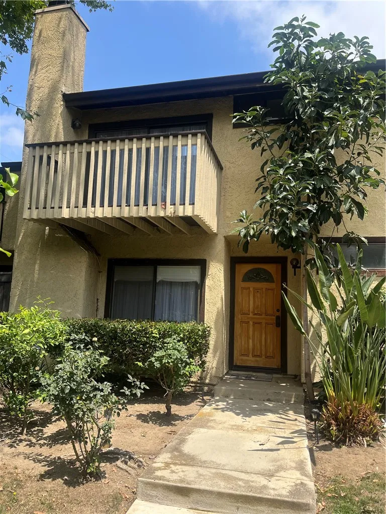 6746 Encino Avenue #2 Lake Balboa, CA 91406