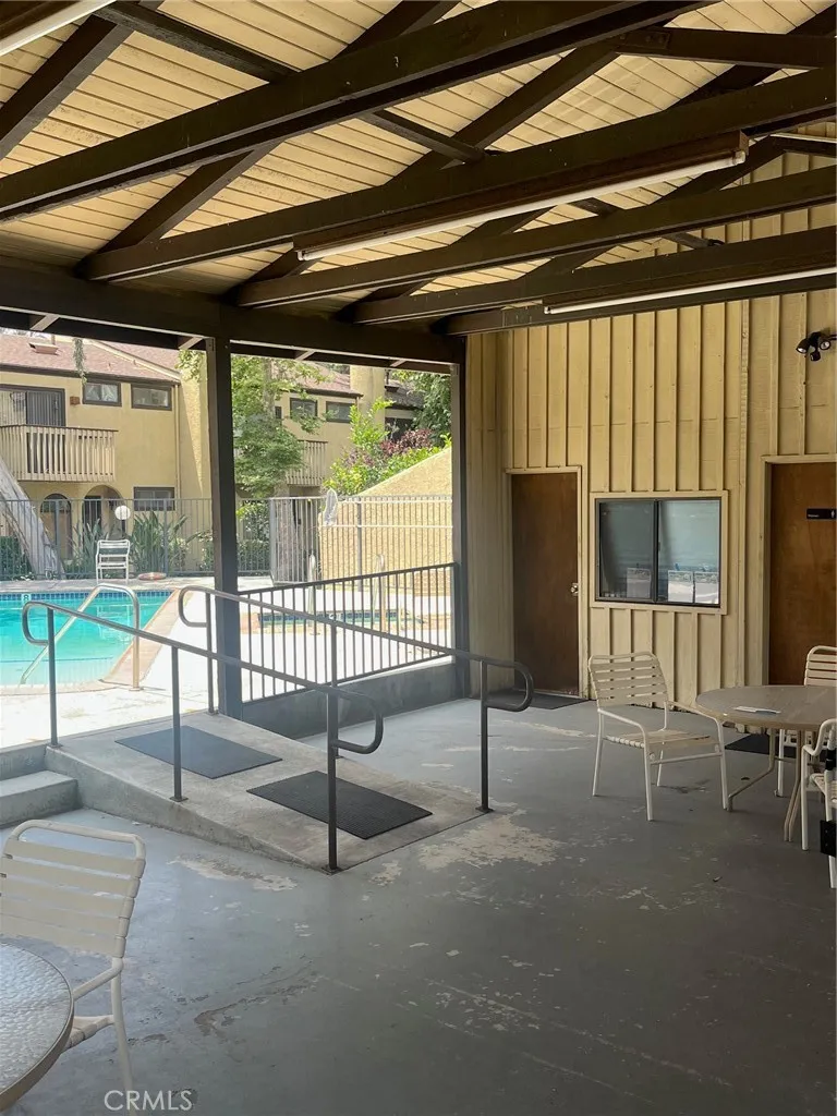 6746 Encino Avenue #2 Lake Balboa, CA 91406