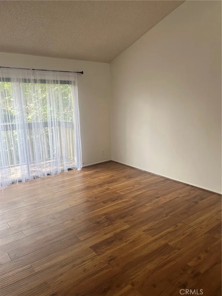 6746 Encino Avenue #2 Lake Balboa, CA 91406