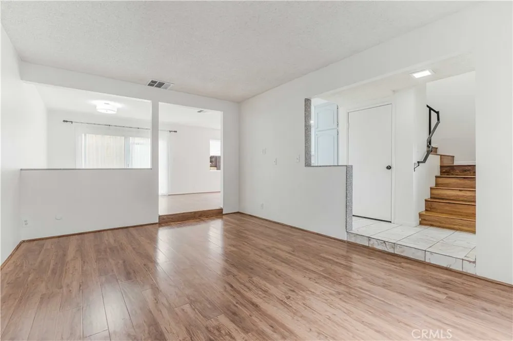 6746 Encino Avenue #2 Lake Balboa, CA 91406
