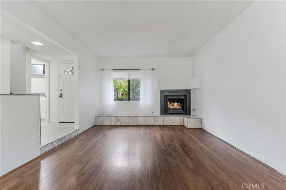 6746 Encino Avenue #2 Lake Balboa, CA 91406