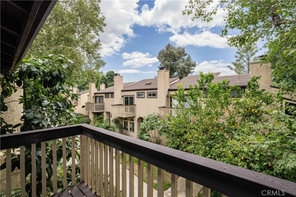 6746 Encino Avenue #2 Lake Balboa, CA 91406