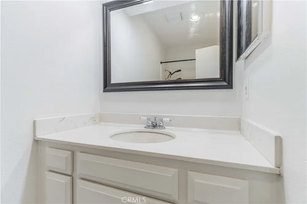 6746 Encino Avenue #2 Lake Balboa, CA 91406