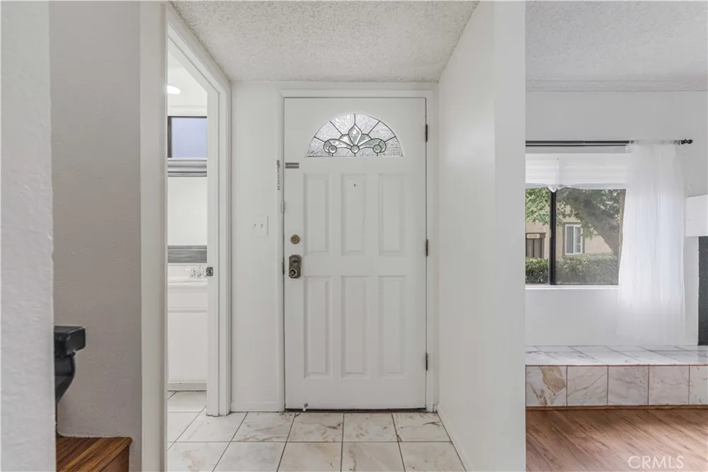 6746 Encino Avenue #2 Lake Balboa, CA 91406