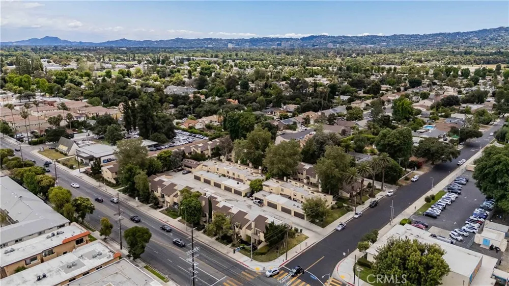 6746 Encino Avenue #2 Lake Balboa, CA 91406