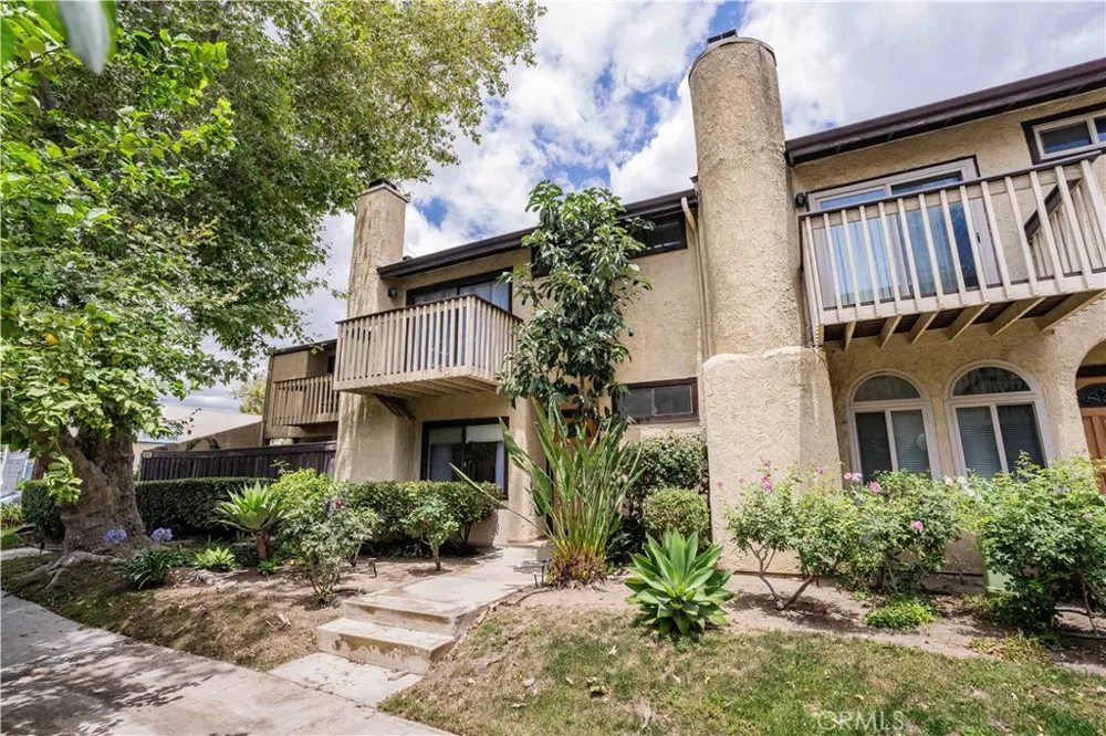 6746 Encino Avenue #2 Lake Balboa, CA 91406
