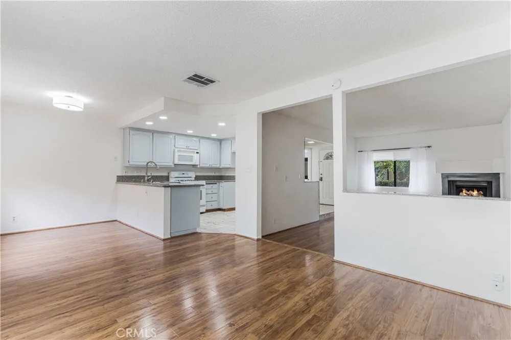 6746 Encino Avenue #2 Lake Balboa, CA 91406