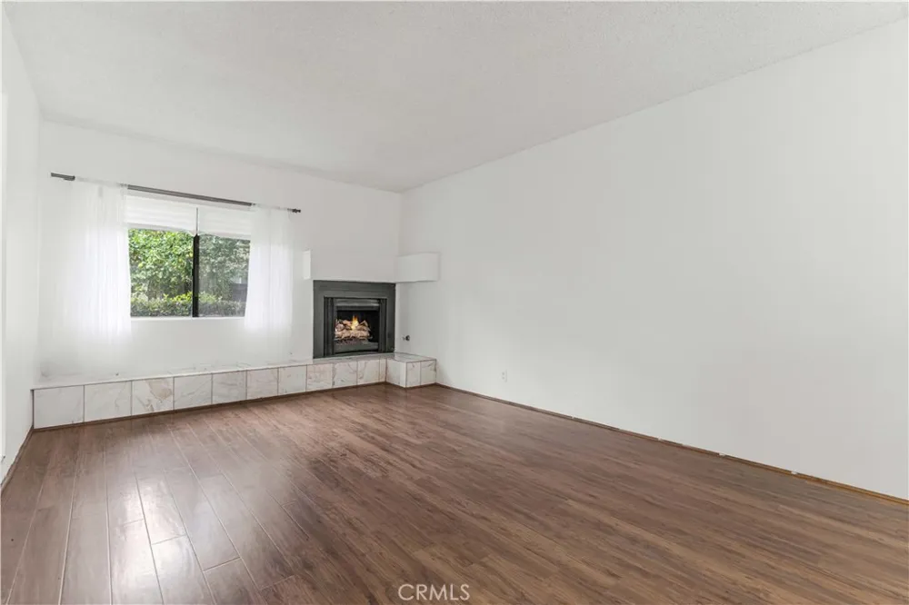 6746 Encino Avenue #2 Lake Balboa, CA 91406