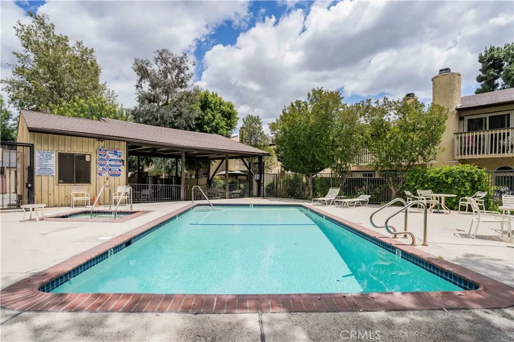 6746 Encino Avenue #2 Lake Balboa, CA 91406