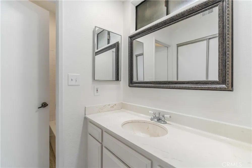 6746 Encino Avenue #2 Lake Balboa, CA 91406
