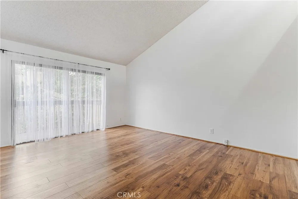 6746 Encino Avenue #2 Lake Balboa, CA 91406