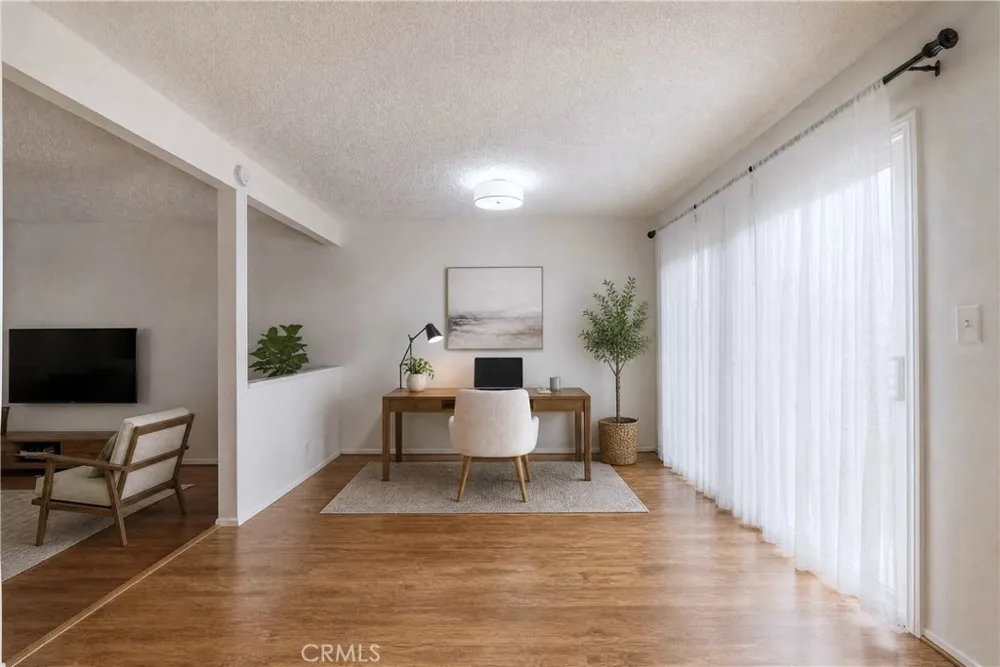 6746 Encino Avenue #2 Lake Balboa, CA 91406